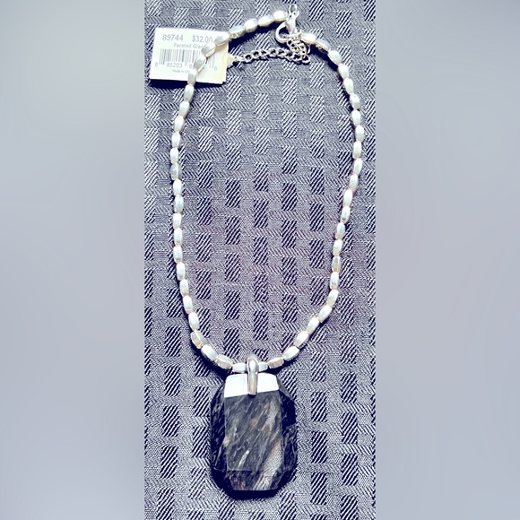 🤎 NWT Marbled Agate Pendant Necklace with Rectangular Beaded Enamel Chain - Picture 3 of 6